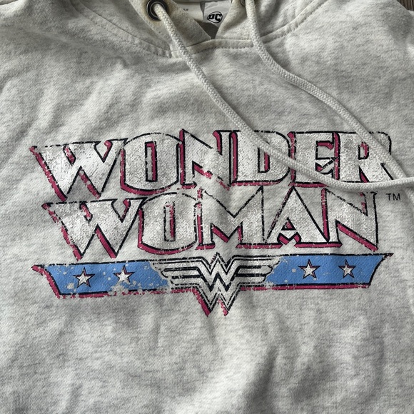 Wonder Woman DC Hoodie - Picture 3 of 3